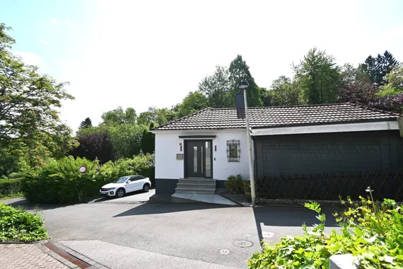 **** Provisionsfrei: Ihr Zuhause im Grünen - modernisiertes Einfamilienhaus mit Gartenidylle... ****