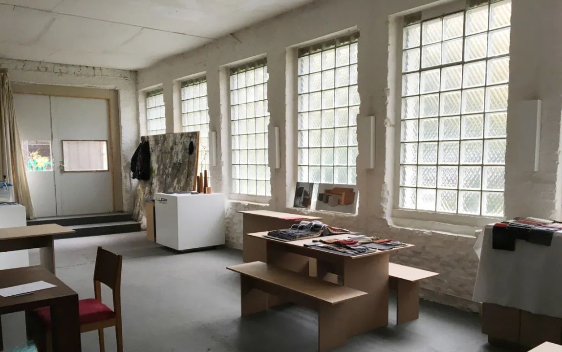 Kreativer Arbeitsraum/Arbeitsplatz für Künstler, Designer, Maker, Maler und Hobbyhandwerker