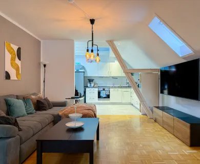 4-Zimmer-Wohnung mit Loggia und Garage – zentrale Lage ! - Photo 1