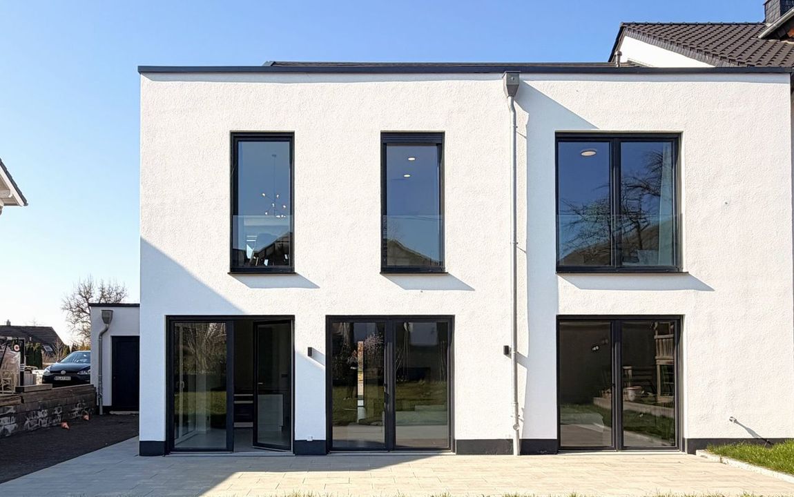 Großzügiger Neubau mit Terrasse, Garten & Doppelgarage in Neuwied zum Kauf!