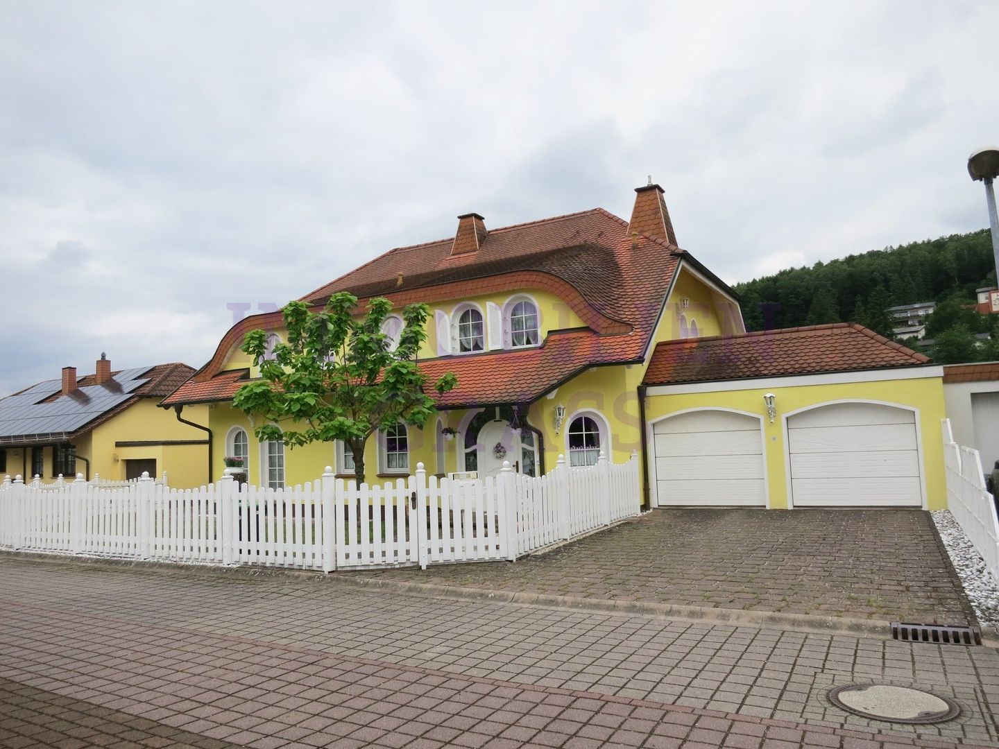 EXKLUSIVES UND GROßÜGIGES ANWESEN IM LANDHAUSSTIL IN SEHR RUHIGER LAGE VON SPIESEN