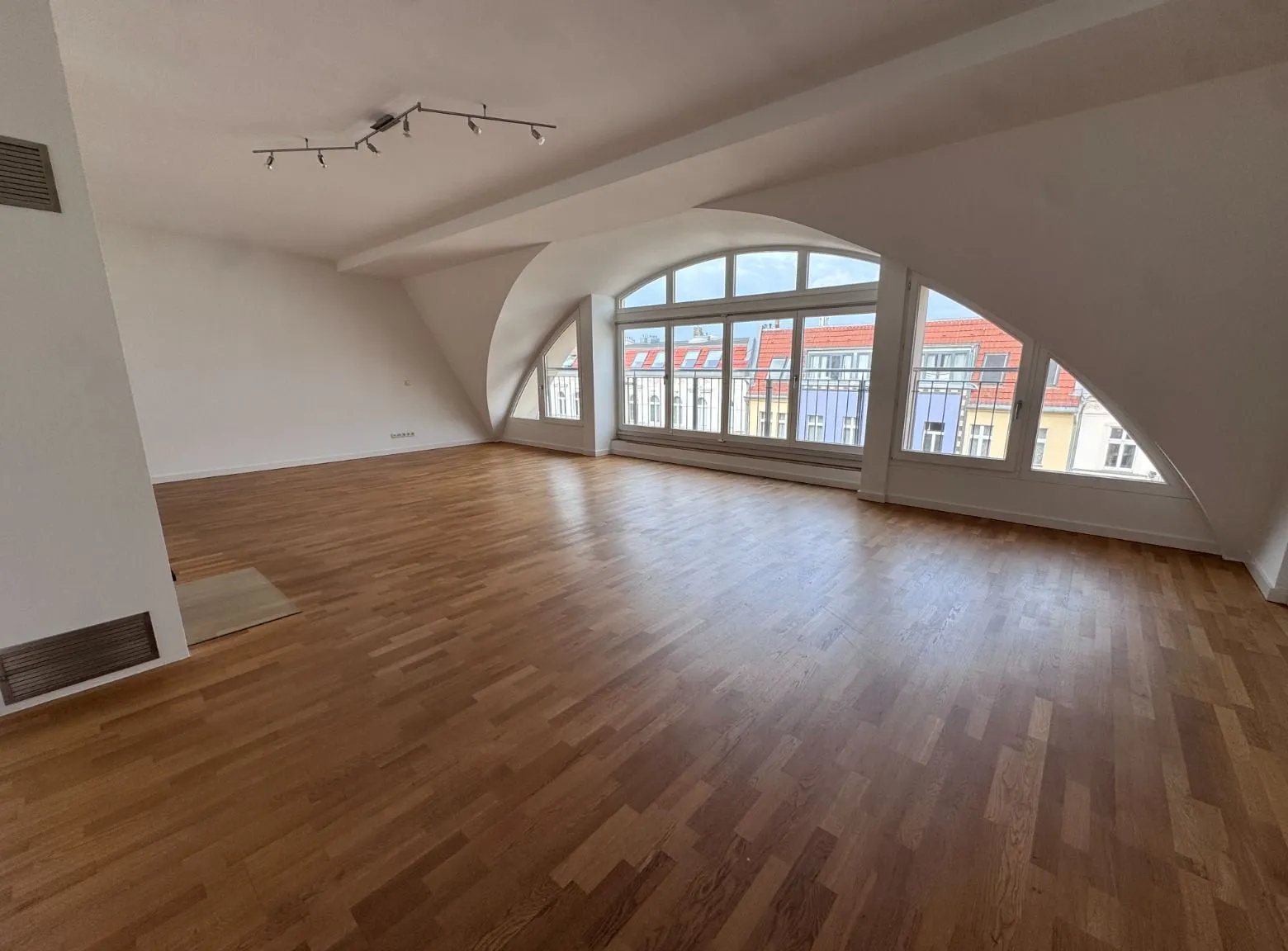 Helle 4-Zimmer Wohnung in Prenzlauer Berg!