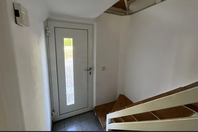 47_Eingangsbereich_mit_Treppenaufgang