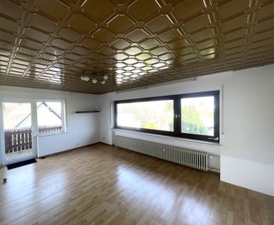 Helle 3-Zimmer-Wohnung mit Balkon und Garage