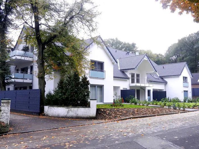 Neuwertige 3,5-Zimmer-Wohnung mit 2 Balkonen, Aufzug & TG in Rheurdt