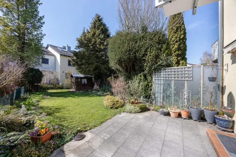 Terrasse mit Garten