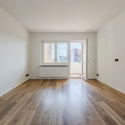 Sonnenbalkon trifft Kudamm-Blick – Hochwertig modernisierte 4 Zimmerwohnung !