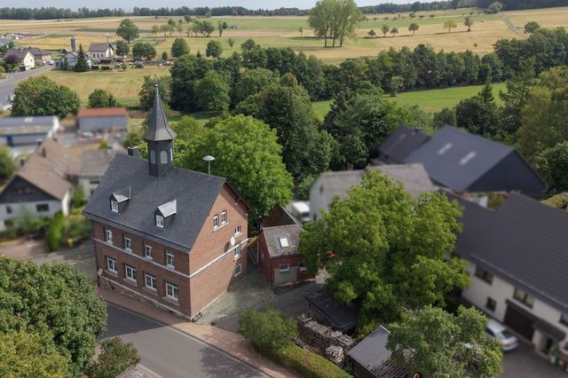 Alte Schule und Nebengebäude