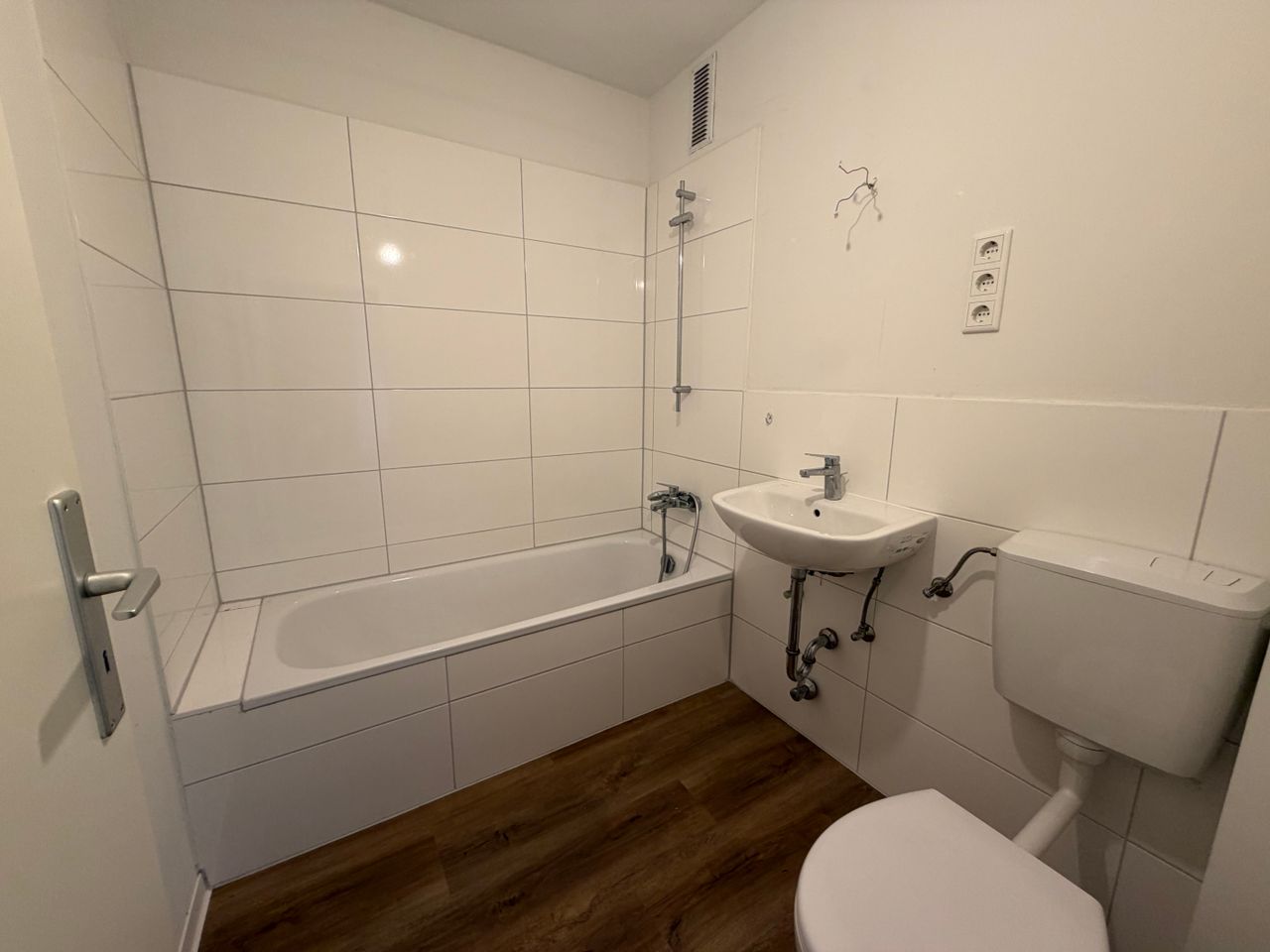 Komplettsanierung! 1-Zimmer-Wohnung mit Balkon - Foto 2