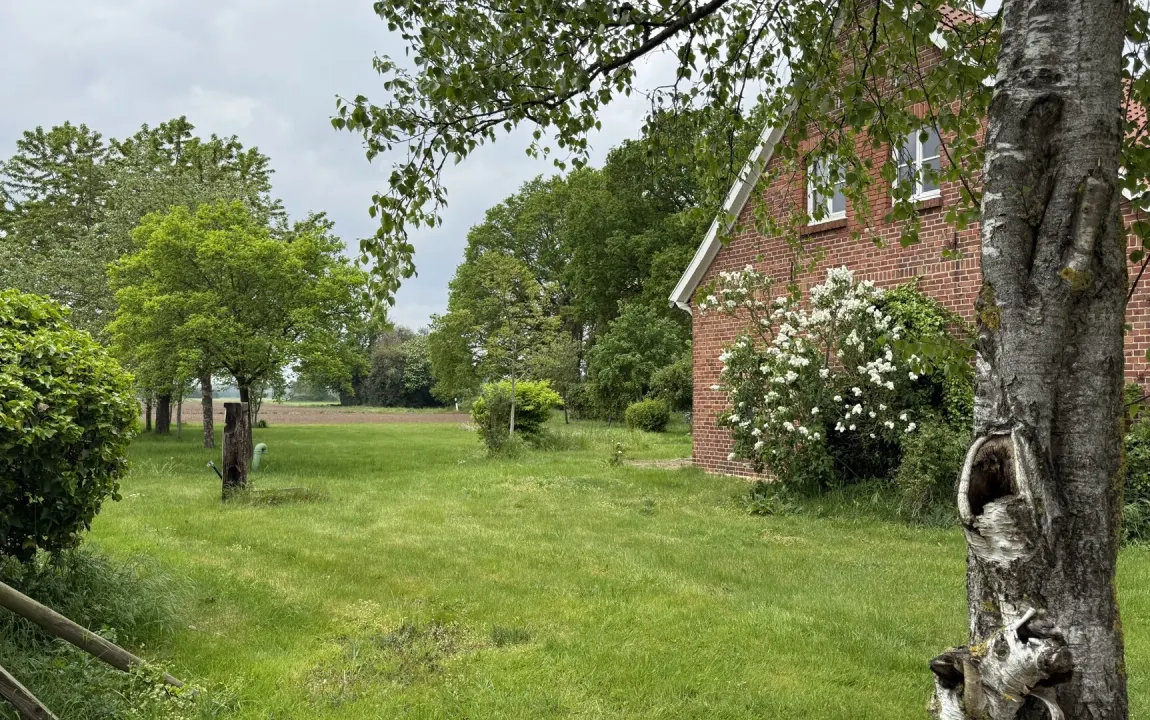 Ferienhaus mit Dauerwohnsitz – solides Landhaus im Grünen