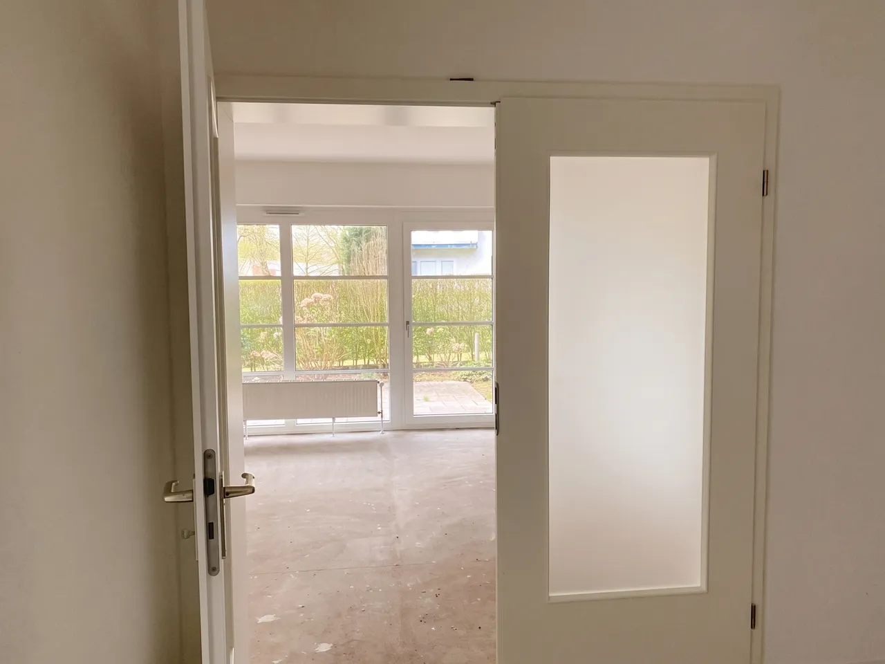 Neue weiße Türen