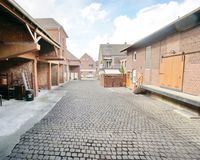 Innenhof mit Stellplätzen