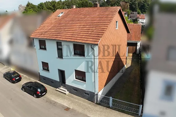 FAMILIENGLÜCK MIT VIEL PLATZ, GROSSER SCHEUNE UND WEITLÄUFIGEM GARTEN IN HASSEL - SOFORT FREI