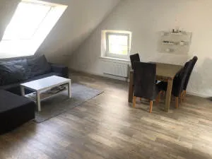 Attraktive Dachgeschoßwohnung in fußläufiger Citywohnlage! - Foto 2