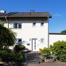 NEU IN SCHILDGEN: Umfangreich modernisiertes Reiheneckhaus mit Garten und Garage