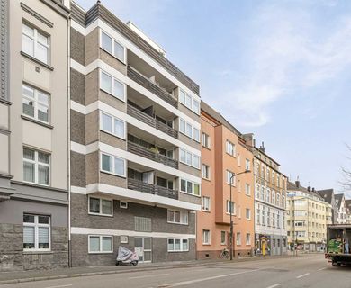 Ideal aufgeteilte 2-Zimmer-Wohnung mit zwei Loggien  und  Aufzug in Düsseldorf-Pempelfort