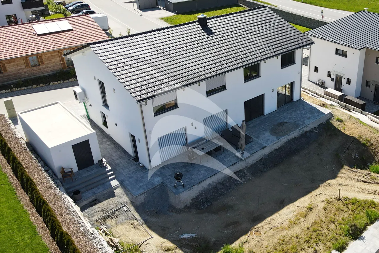 2021-06-18_Musterhaus seitlich