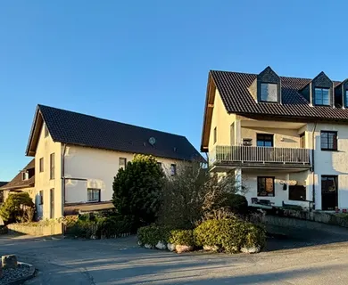 Gepflegtes Wohnensemble mit 3 Hauseingängen und 6 Wohneinheiten  vollständig vermietet