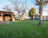 Garten Vorderhaus KI generiert