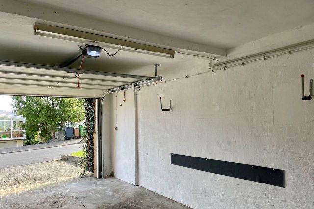 Garage mit Sektionaltor