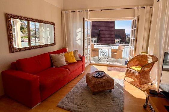 Freundlich möblierte Maisonette mit 2 Balkonen & wunderschönem Blick auf die Vogesen in toller Lage von Herdern für 3-6 Monate