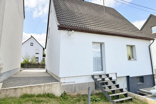 Seitenansicht mit Stellplatz