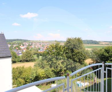 Großzügige 5-Zi-Whg. in einem Zweifamilienhaus!