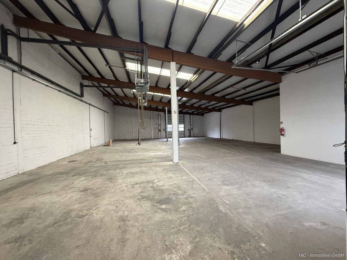 Ca. 411 m² Halle