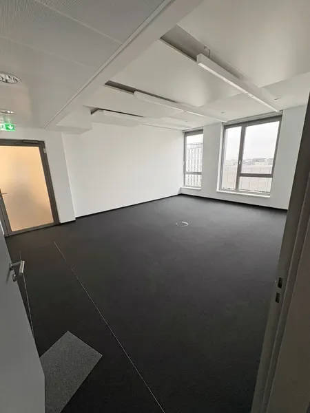 6.OG_Büro linke Seite Zugang Treppenhaus