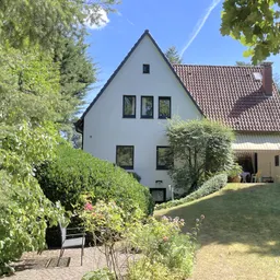 Freistehendes Einfamilienhaus auf herrlichem Grundstück.
