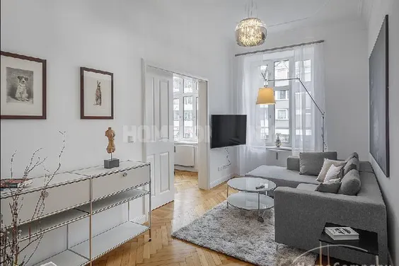 Kernsanierte und hochwertig möblierte 4-Zimmer-Wohnung mit Balkon