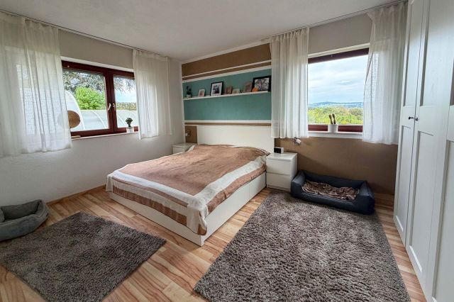 Schlafzimmer mit Ankleide EG