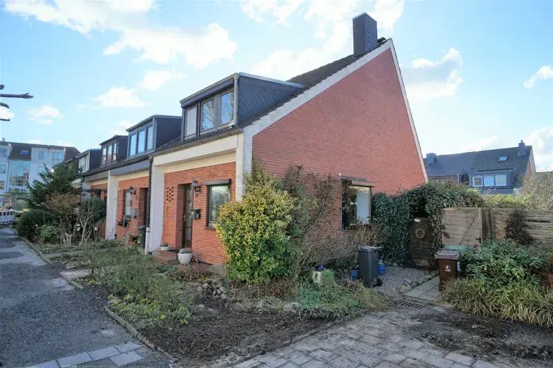 ECK & OBERG Mönkeberg - Gepflegtes Reihenendhaus für die kleine Familie in beliebter Lage