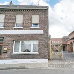 Aldekerk: Historisches Reihenendhaus mit Lagerhallen u. Büros