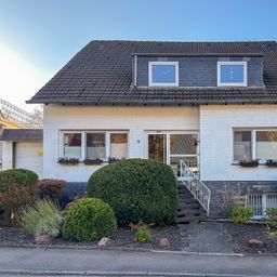 Komfortabel Wohnen im Zweifamilienhaus: Mietwohnung mit drei Zimmern und Sonnenbalkon