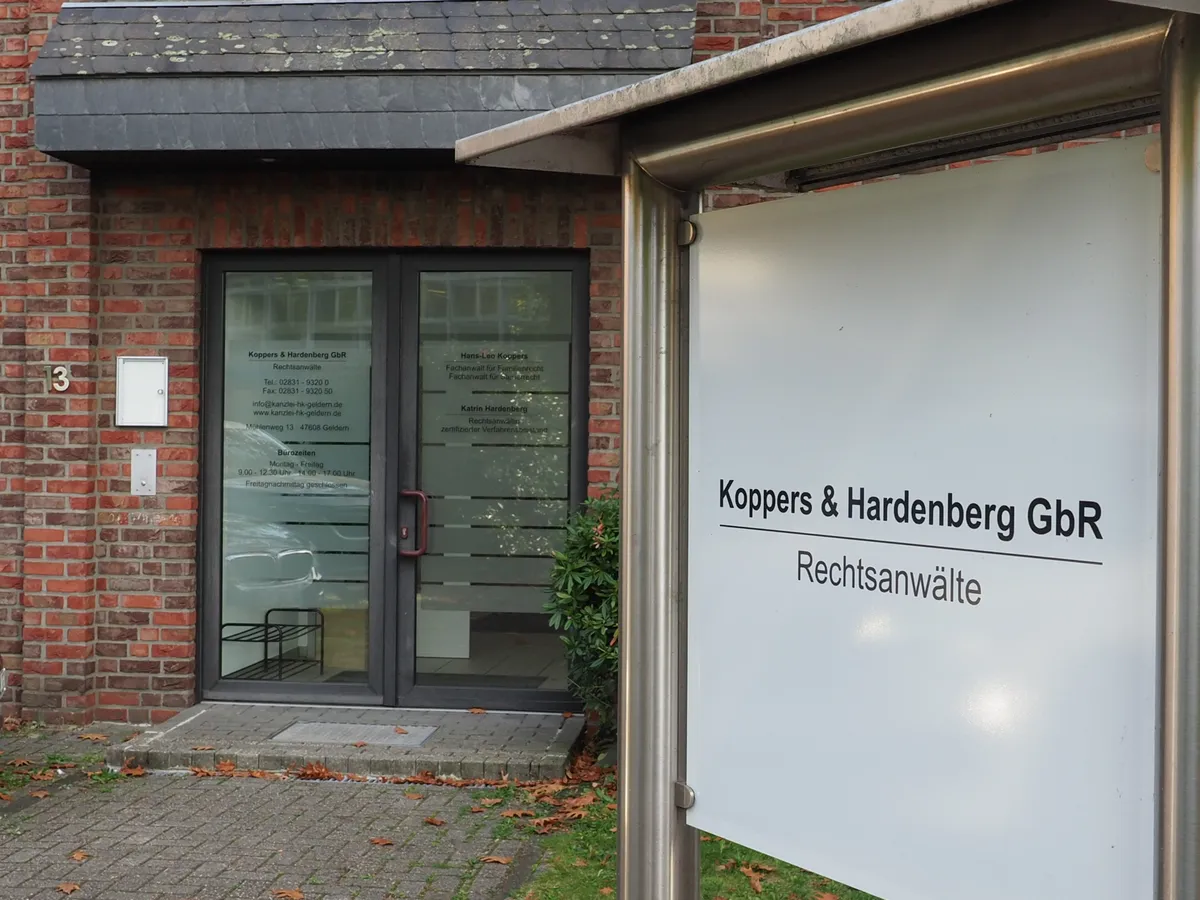 Eingang der Kanzlei Koppers und Hardenberg, Mühlenweg 13 in Geldern