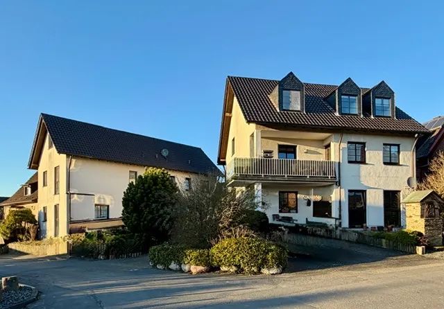 Gepflegtes Wohnensemble mit 3 Hauseingängen und 6 Wohneinheiten  vollständig vermietet