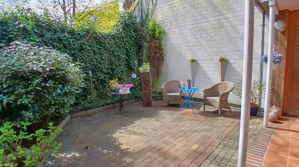 Nicht überdachte Terrasse, Hinterhaus