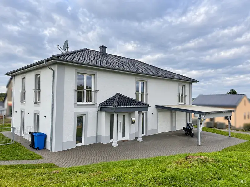 Modernes EFH mit Garten, Terrasse u. Carport