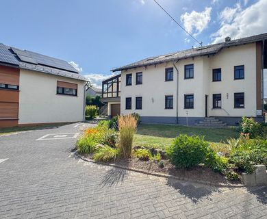 Saniertes und freistehendes Wohnhaus mit großer Dachterrasse in ruhiger Wohnlage!