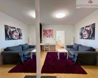 Wohnzimmer mit offener Küche