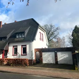 100 Jahre alte Doppelhaushälfte mit Stil und Charakter