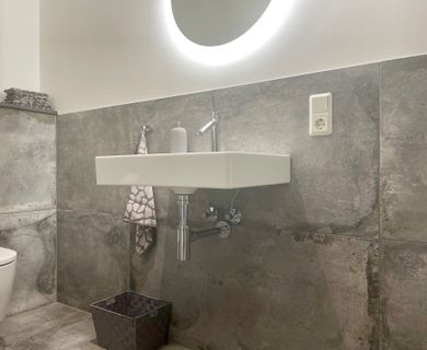 Haus im Haus – Luxuriöse, anspruchsvoll ausgestattete Erdgeschosswohnung mit zwei Wohnbereichen!