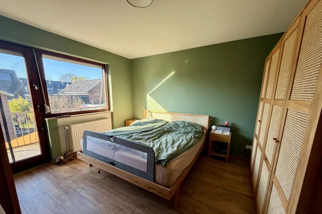 Schlafzimmer mit grossem Balkon
