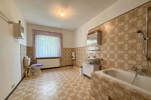 Badezimmer (EG)