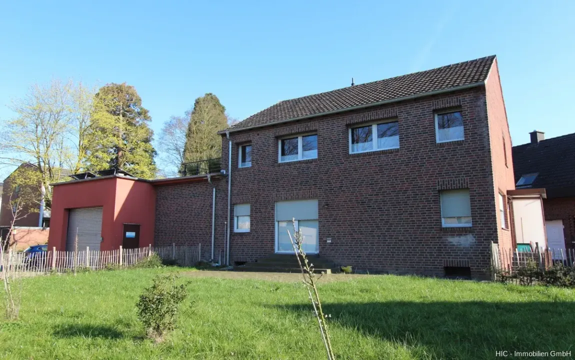 Nettetal-Lobberich: Ca. 87 m² große, kernsanierte Obergeschosswohnung mit großer Sonnenterrasse