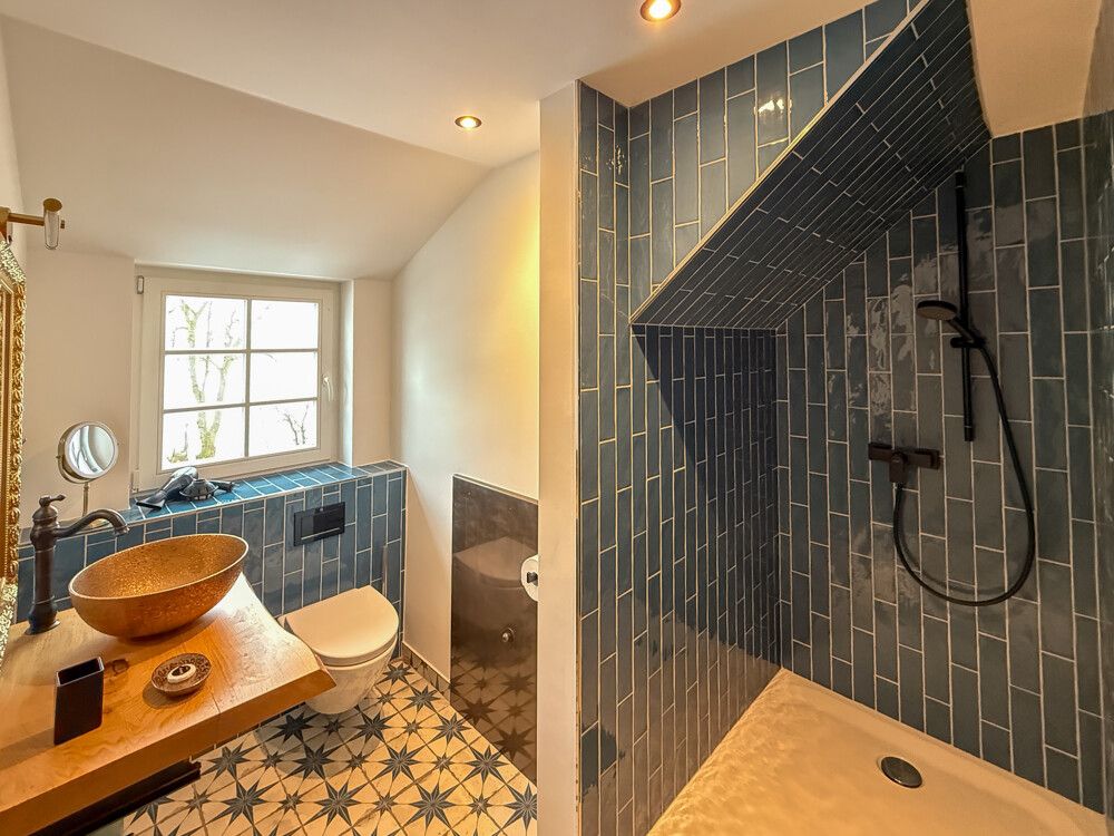 Hinten links - Duschbad