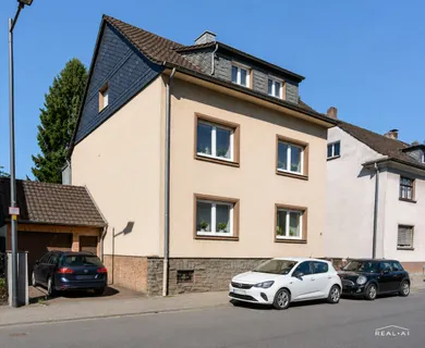 Freistehendes Zweifamilienhaus in zentraler Lage mit Garten und direktem Zugang zum Mühlenbach