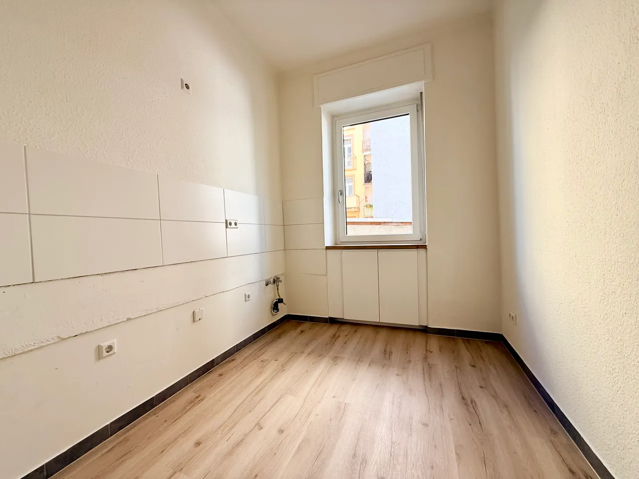 MA-Lindenhof – Erstbezug nach Sanierung! helle 3 ZKB-Wohnung mit Tageslicht Bad - Photo 4