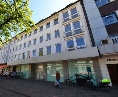 Büro-und Praxisgebäude mit Ladenfläche und 2 Wohnungen in zentraler Lage